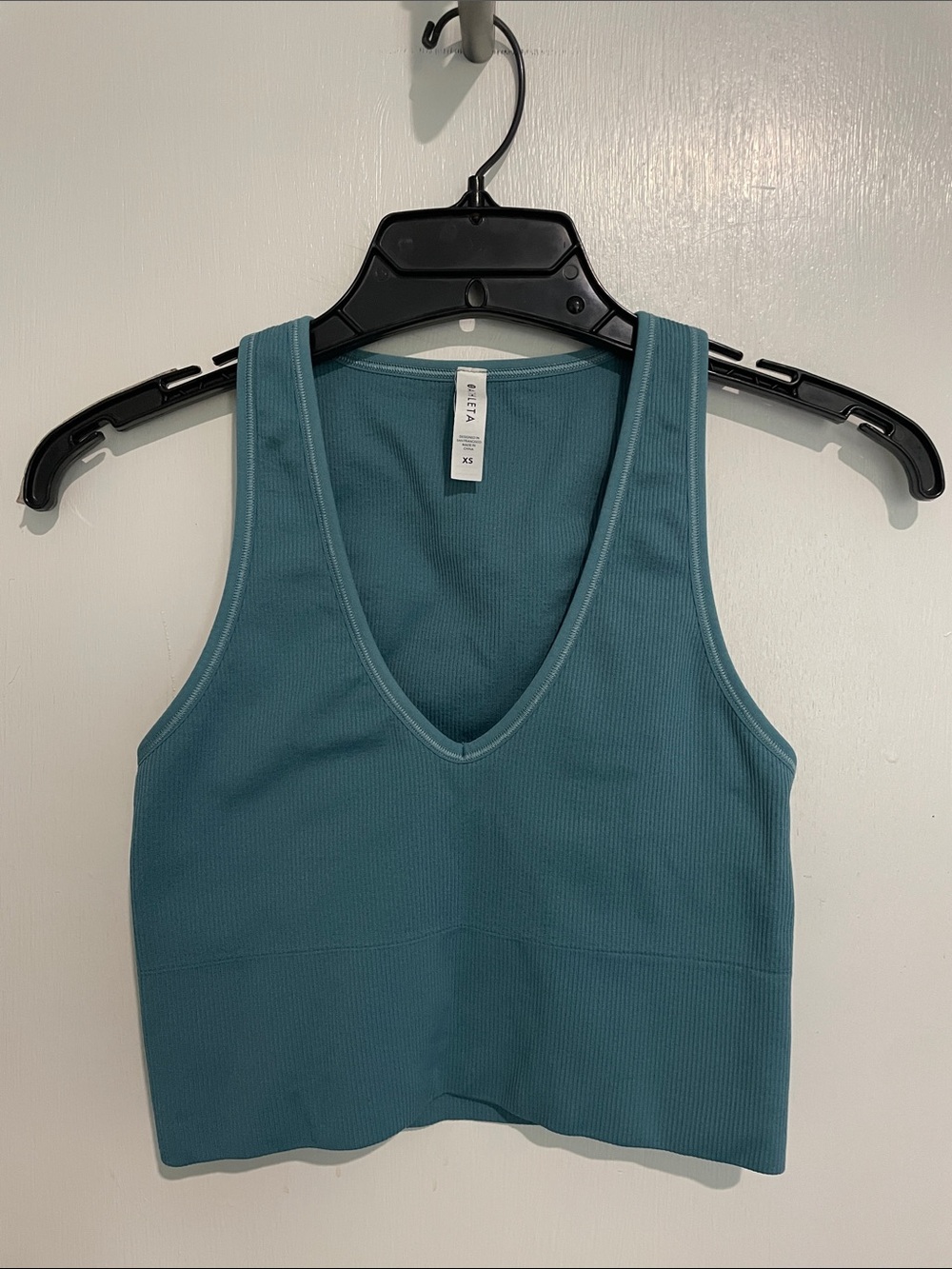 Athleta Ribbed V-Neck cropped Tank in Teal